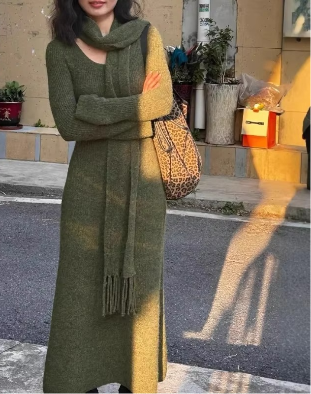 Bianca luxury Woolen Dress with Scarf