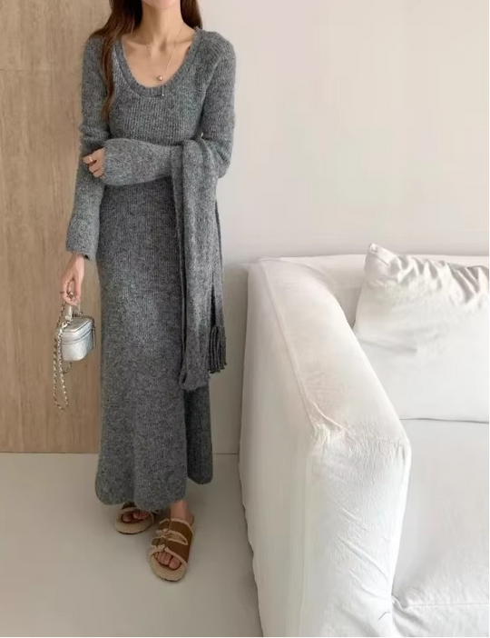 Bianca luxury Woolen Dress with Scarf